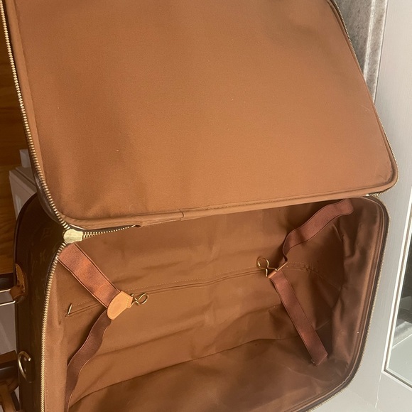 Authentic Louis Vuitton suitcase - Picture 4 of 16